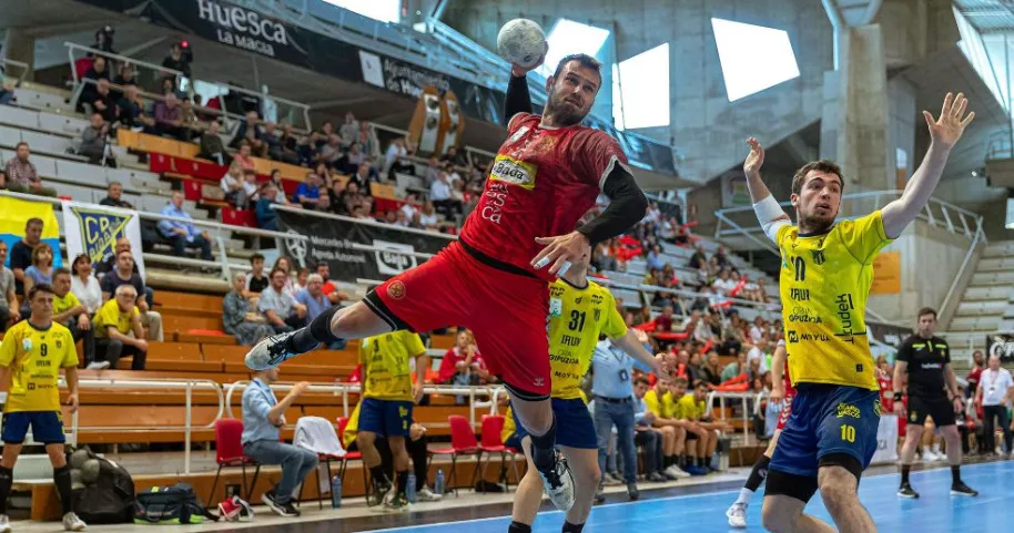 Rodrigo Benites se reencuentra con Bada Huesca