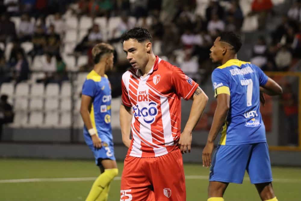 Pablo Gállego, con la camiseta del Real Estelí, en el partido ante su exequipo.