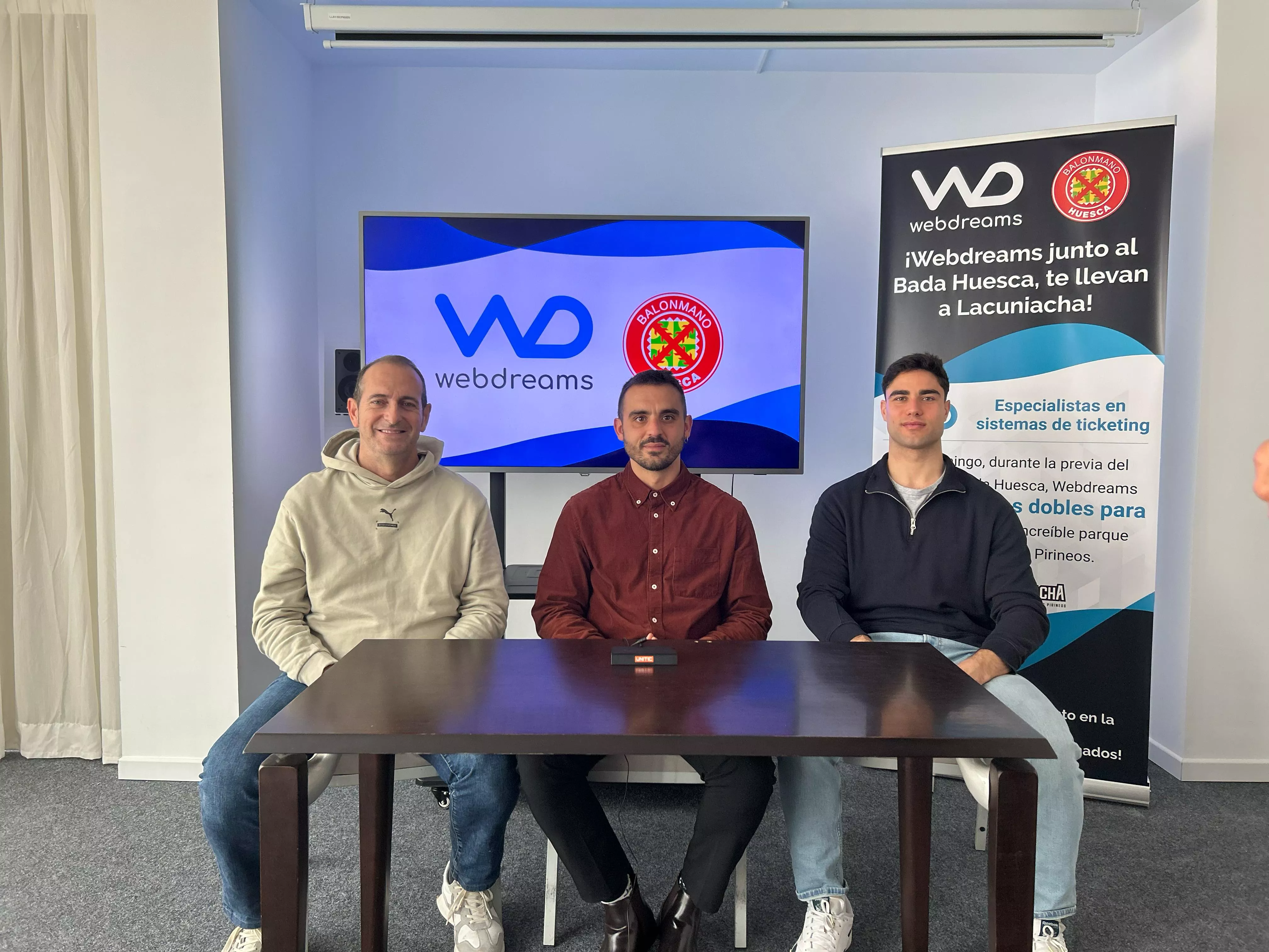 José Nolasco, Marcos Toro e Ignacio Suárez en el Abba en la previa del Bada Huesca Ademar León