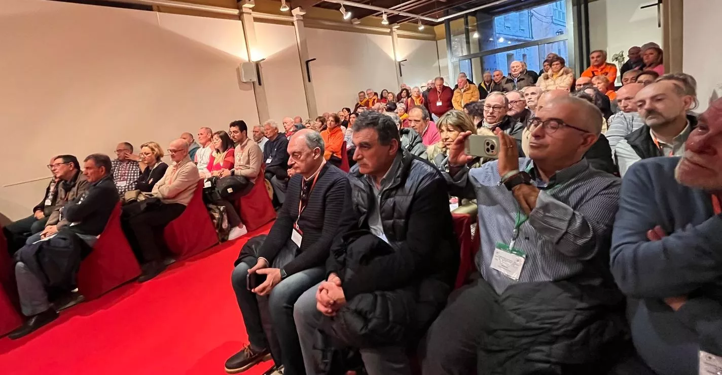 Recepción en Huesca a miembros de asociaciones del Camino de Santiago. Foto Mercedes Manterola