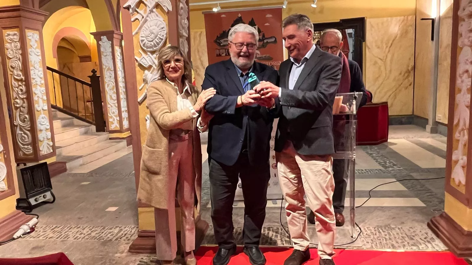 Recepción en Huesca a miembros de asociaciones del Camino de Santiago. Foto Mercedes Manterola