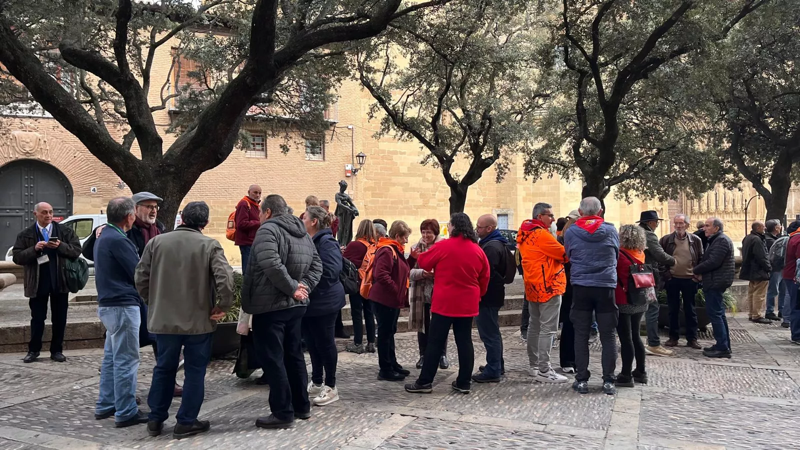 Recepción en Huesca a miembros de asociaciones del Camino de Santiago. Foto Mercedes Manterola