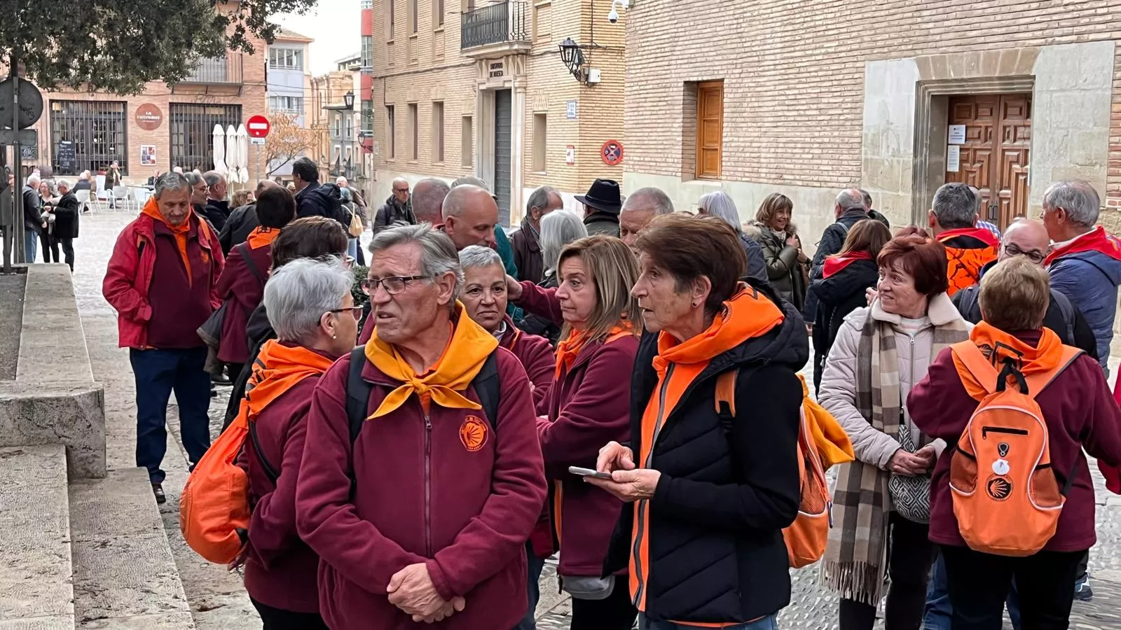 Recepción en Huesca a miembros de asociaciones del Camino de Santiago. Foto Mercedes Manterola