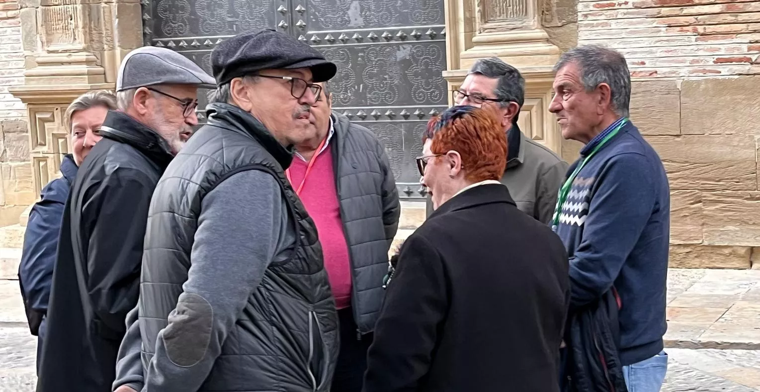 Recepción en Huesca a miembros de asociaciones del Camino de Santiago. Foto Mercedes Manterola