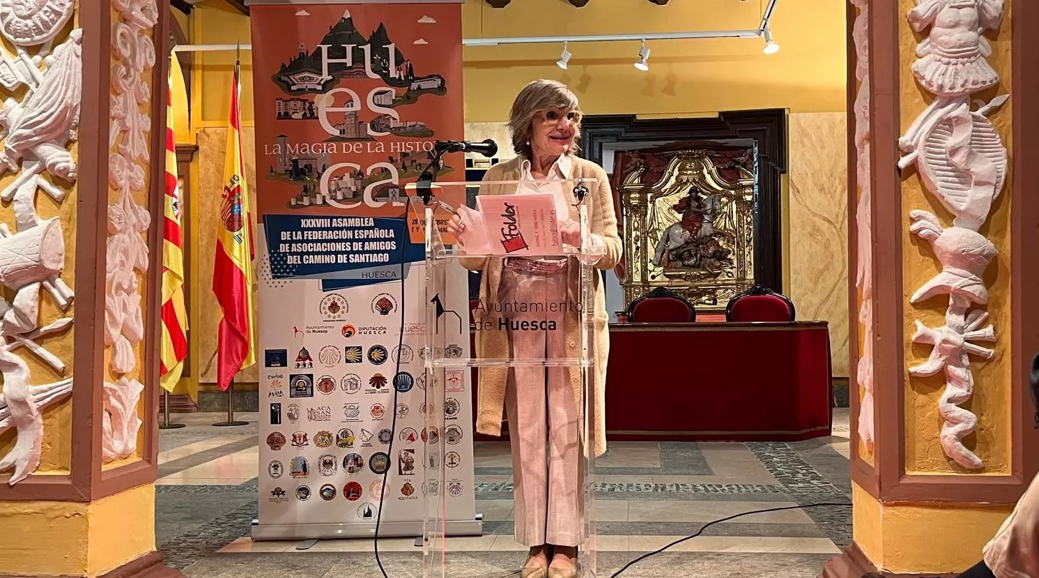 Recepción en Huesca a miembros de asociaciones del Camino de Santiago. Foto Mercedes Manterola