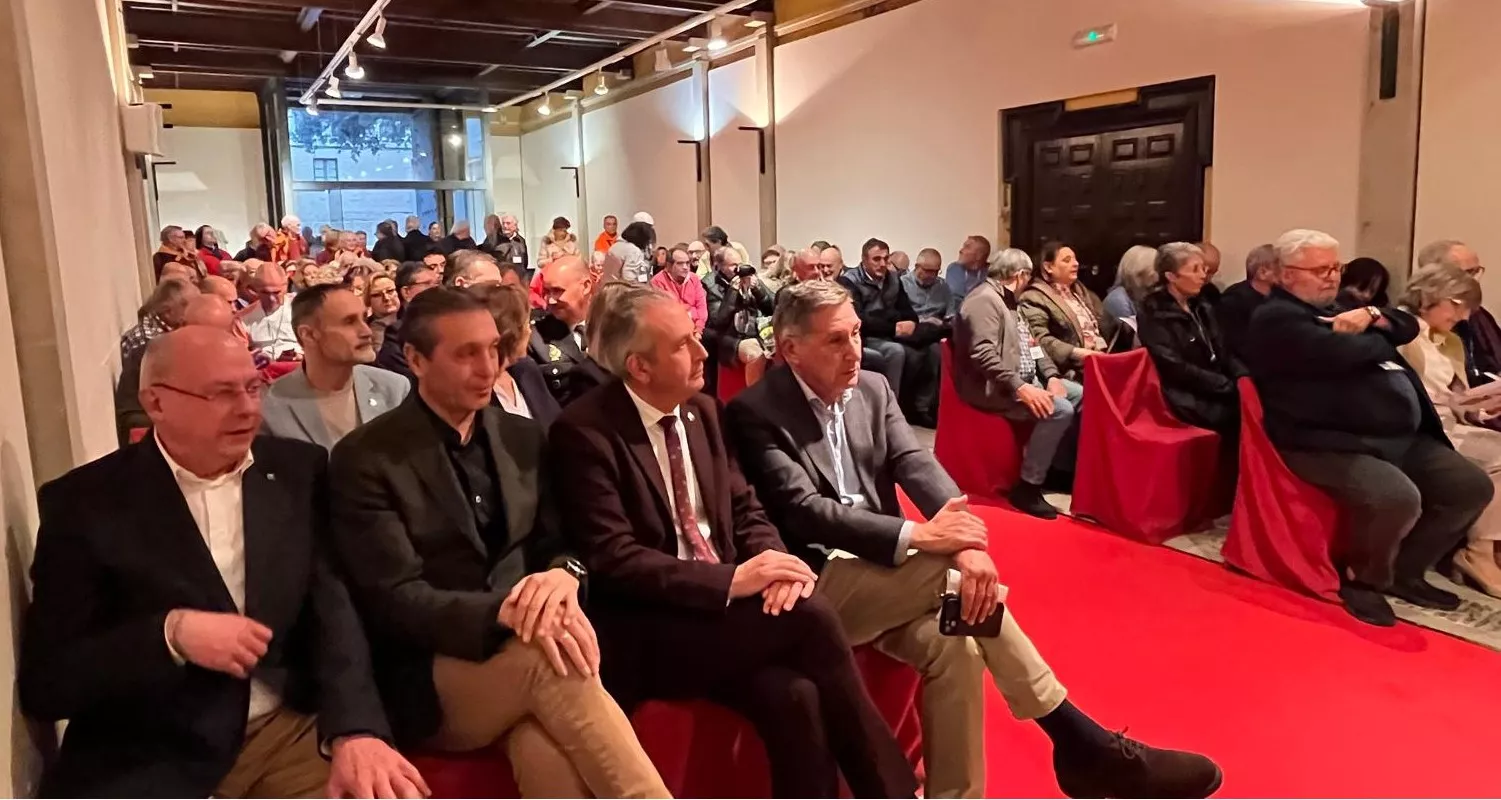 Recepción en Huesca a miembros de asociaciones del Camino de Santiago. Foto Mercedes Manterola