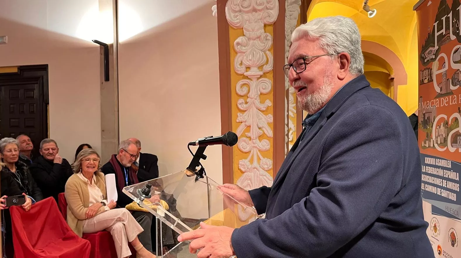 Recepción en Huesca a miembros de asociaciones del Camino de Santiago. Foto Mercedes Manterola