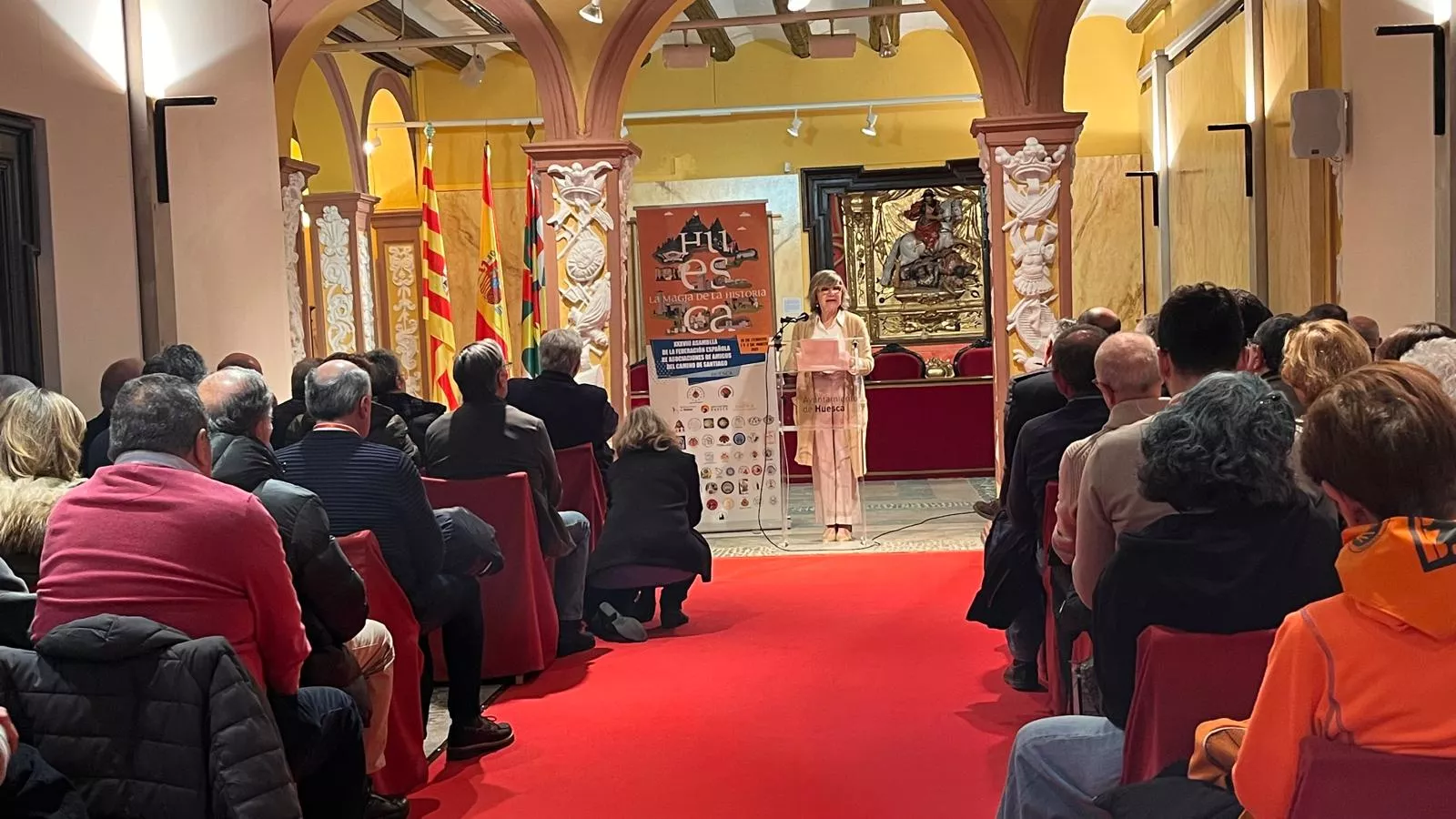 Recepción en Huesca a miembros de asociaciones del Camino de Santiago. Foto Mercedes Manterola