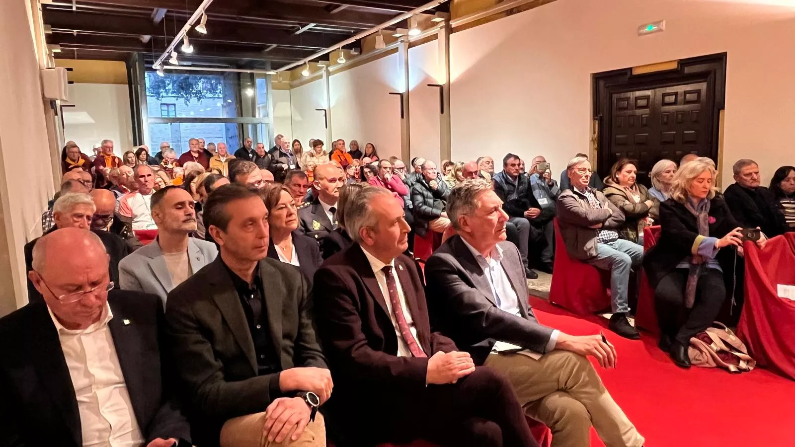 Recepción en Huesca a miembros de asociaciones del Camino de Santiago. Foto Mercedes Manterola