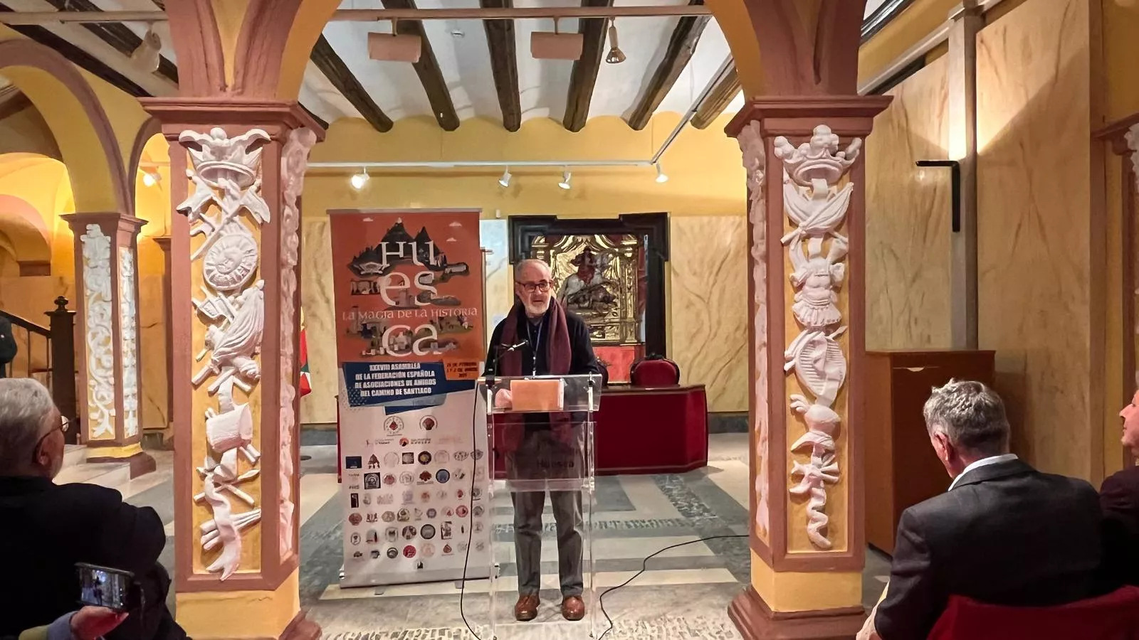 Recepción en Huesca a miembros de asociaciones del Camino de Santiago. Foto Mercedes Manterola