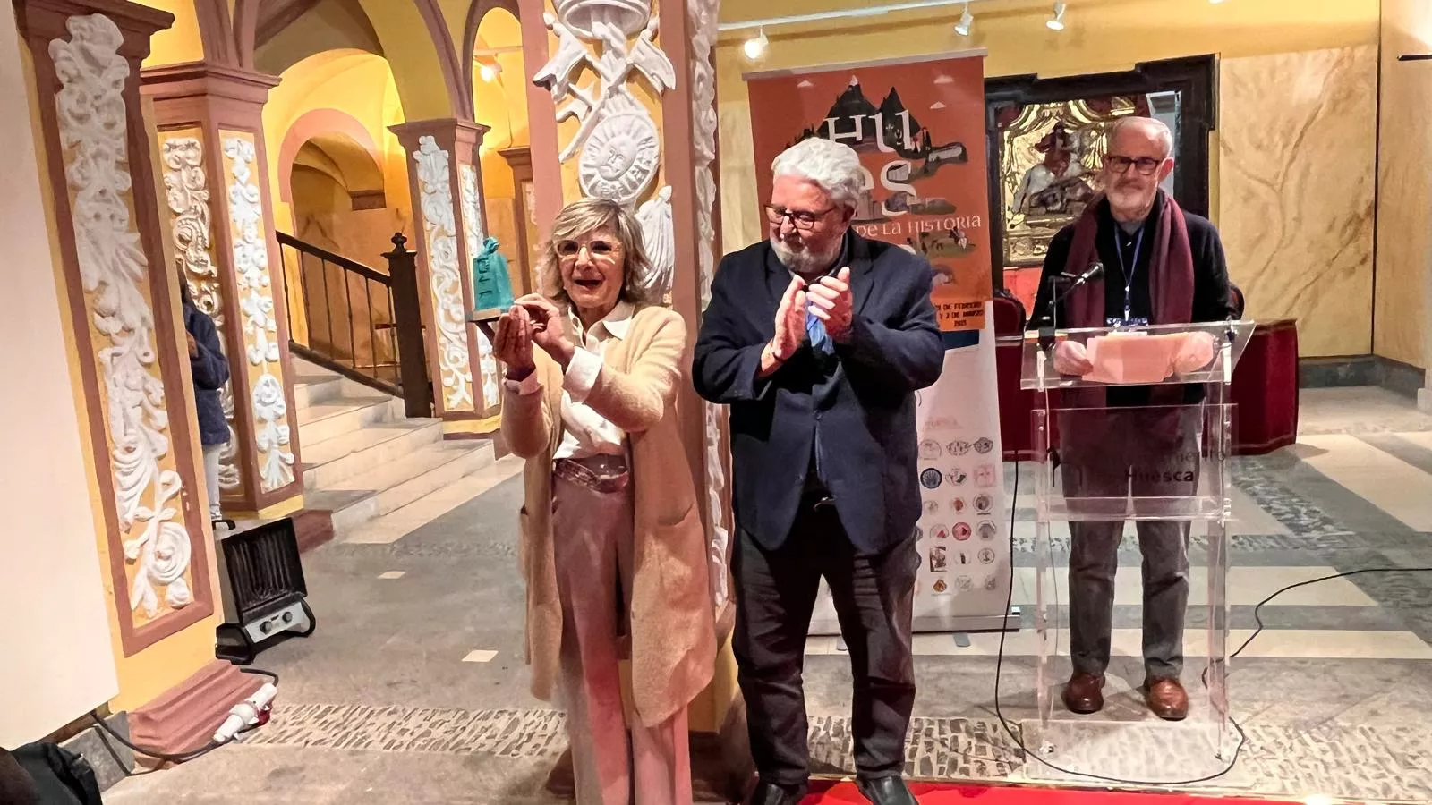 Recepción en Huesca a miembros de asociaciones del Camino de Santiago. Foto Mercedes Manterola