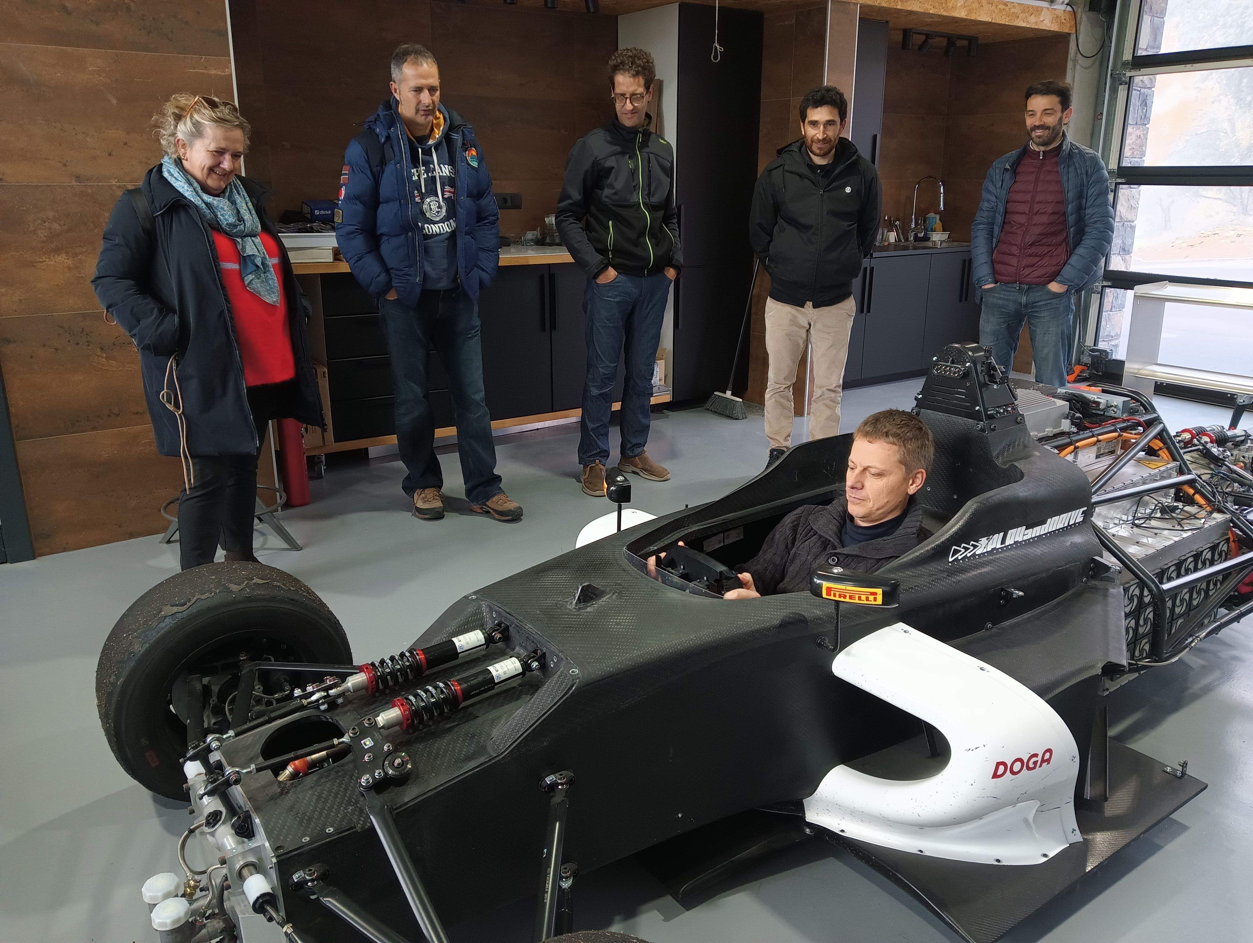Carmen Muro, Oscar Encuentra, Gonzalo Parra, José Manuel Bielsa, Enrique Pueyo y Guillaume Meura, al volante