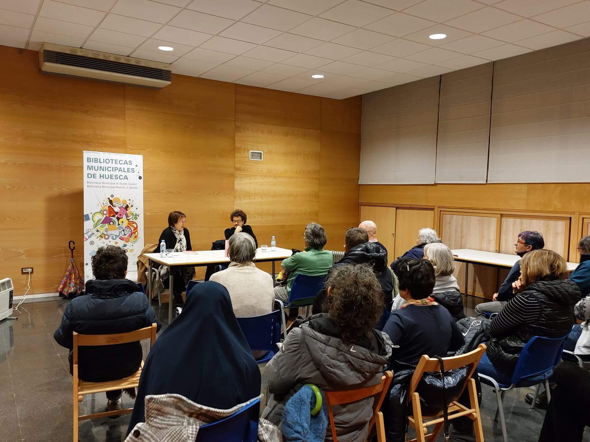 Actividad en la Biblioteca Ramón J. Sender. Las Bibliotecas Municipales de Huesca ofrecen 255 plazas para 19 actividades permanentes