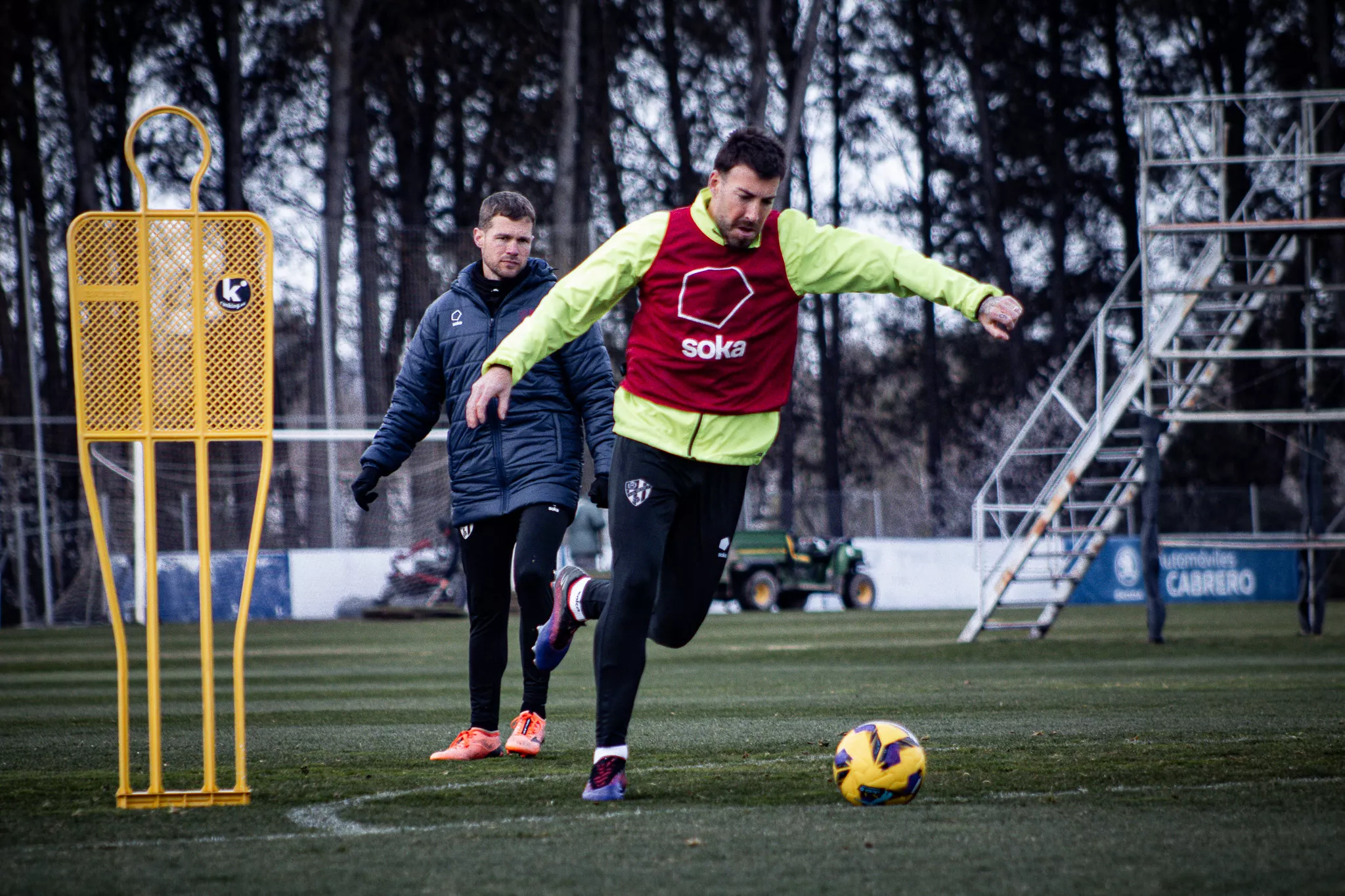 Sergi Enrich, en un entrenamiento con la SD Huesca.