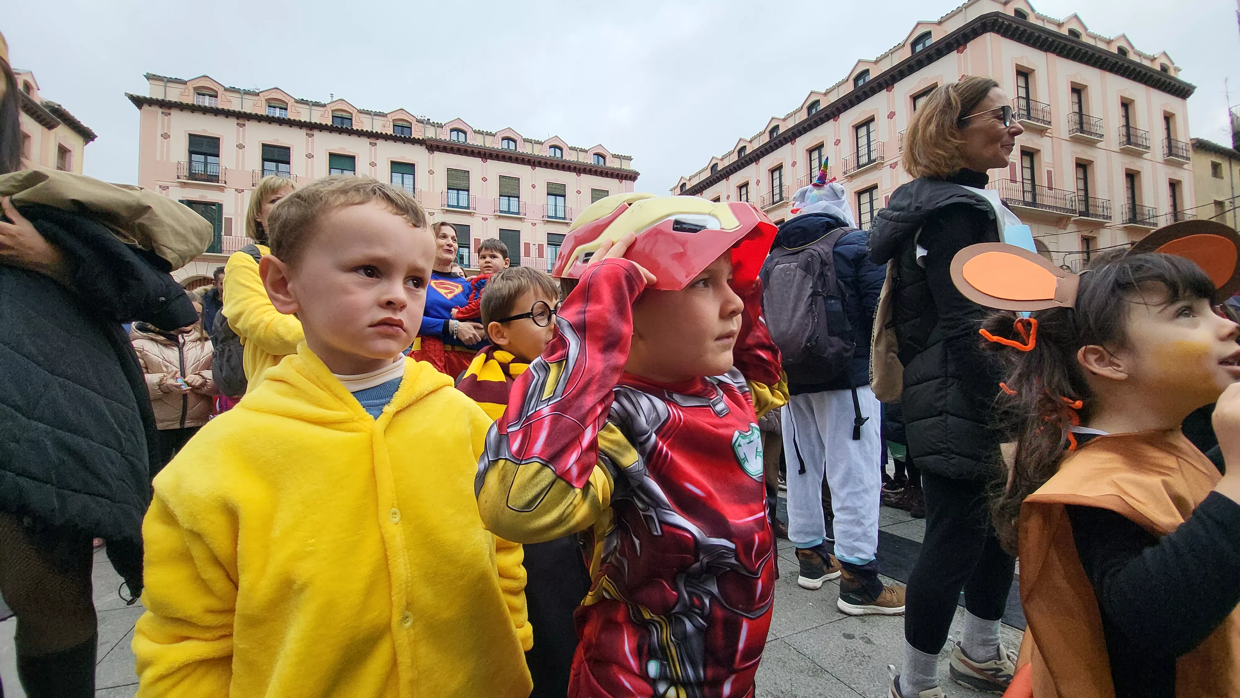 Carnaval infantil de Huesca con gran ambiente a ritmo de Marsound Band. Foto Mercedes Manterola