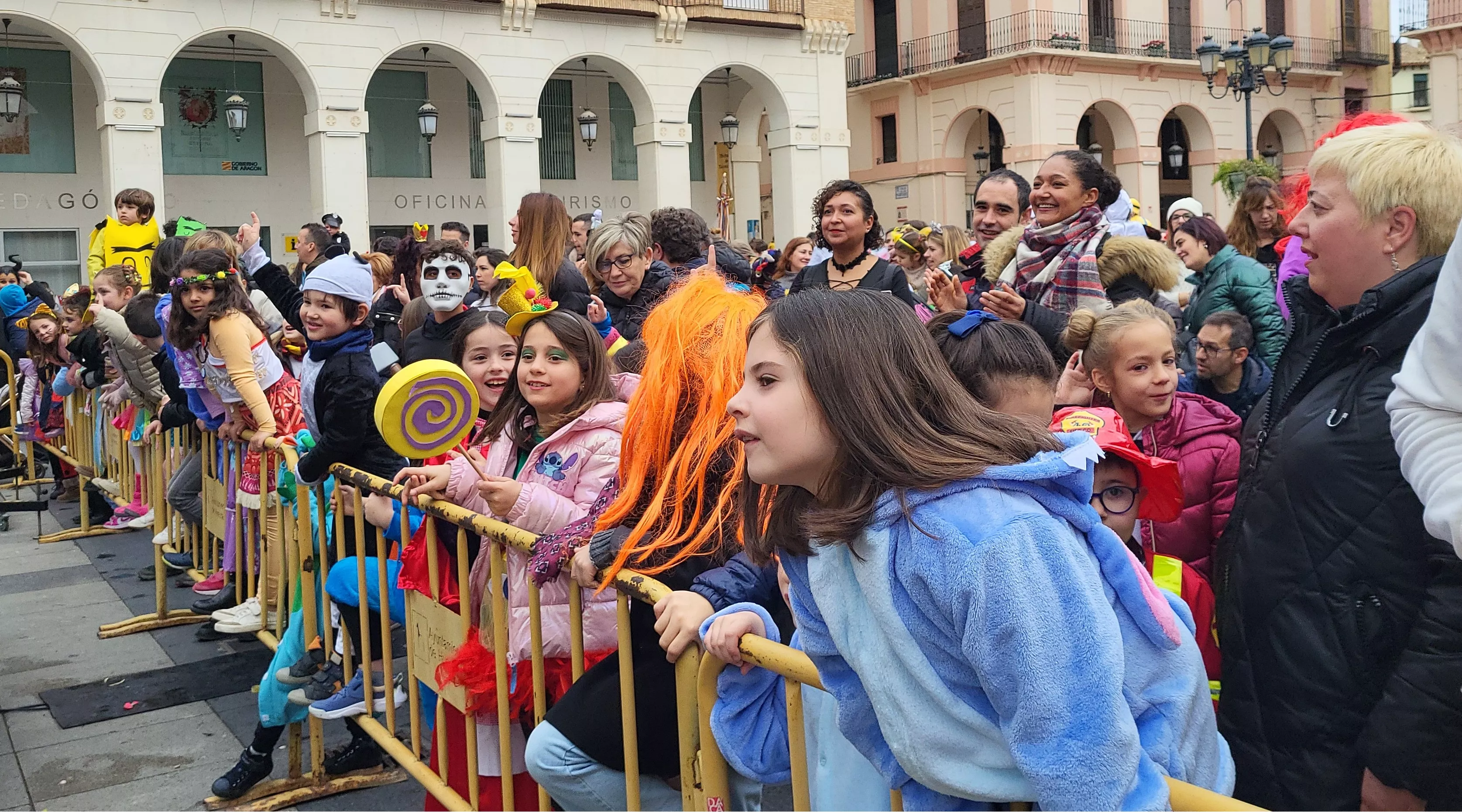 Carnaval infantil de Huesca con gran ambiente a ritmo de Marsound Band. Foto Mercedes Manterola