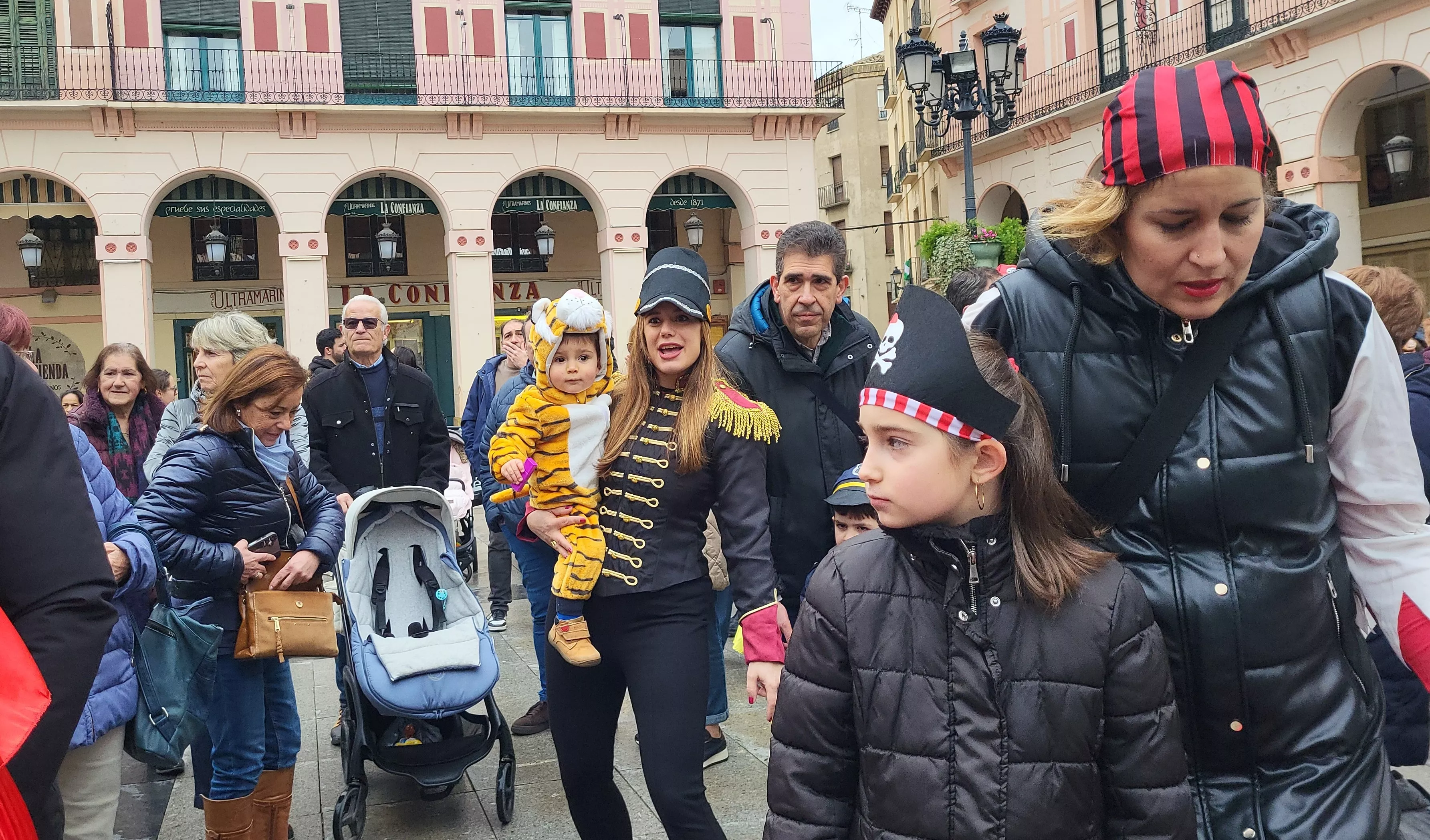 Carnaval infantil de Huesca con gran ambiente a ritmo de Marsound Band. Foto Mercedes Manterola