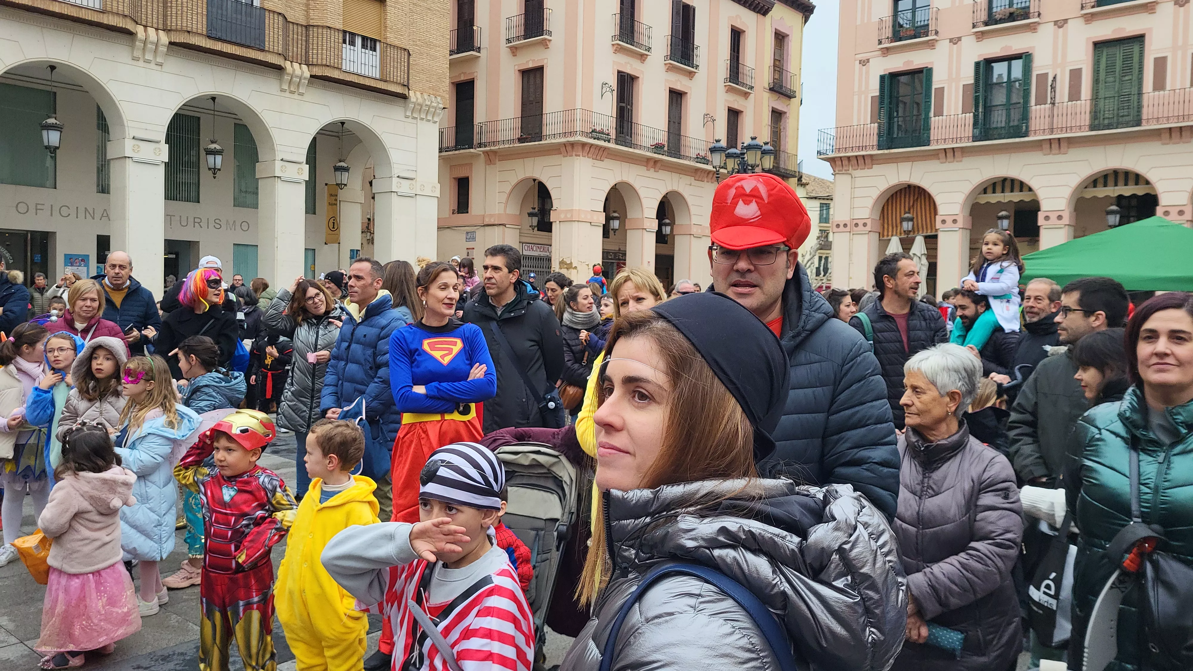 Carnaval infantil de Huesca con gran ambiente a ritmo de Marsound Band. Foto Mercedes Manterola