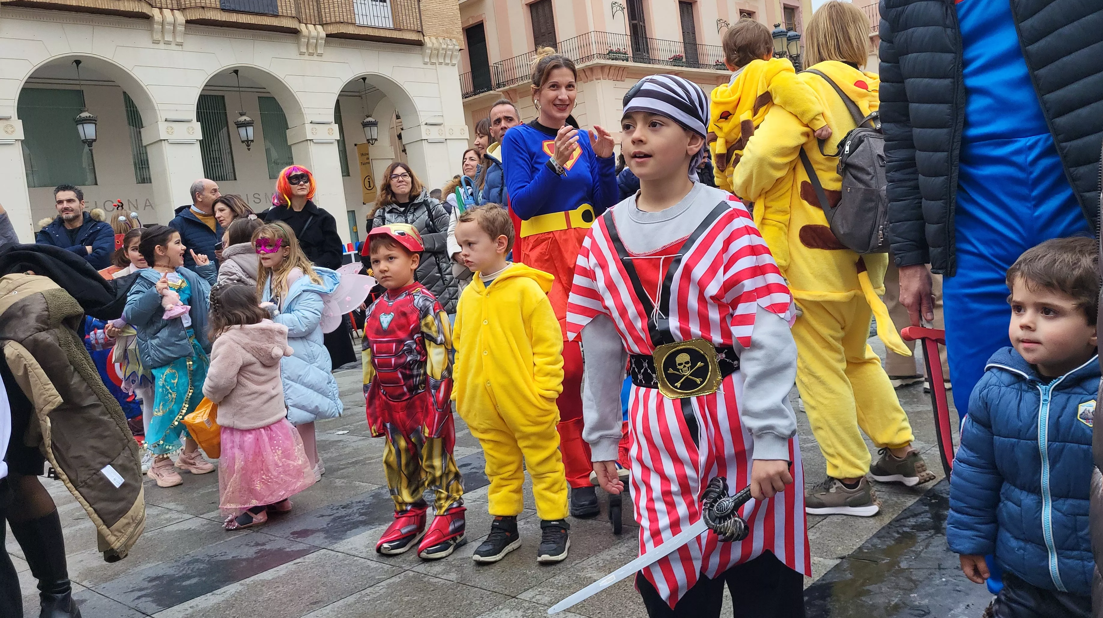 Carnaval infantil de Huesca con gran ambiente a ritmo de Marsound Band. Foto Mercedes Manterola
