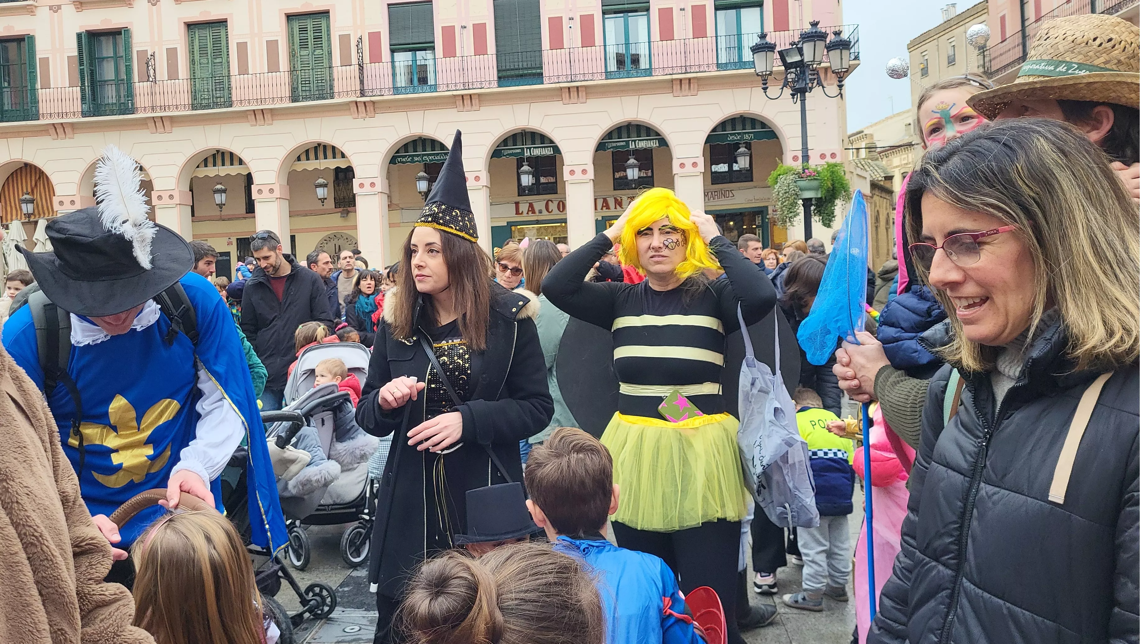 Carnaval infantil de Huesca con gran ambiente a ritmo de Marsound Band. Foto Mercedes Manterola