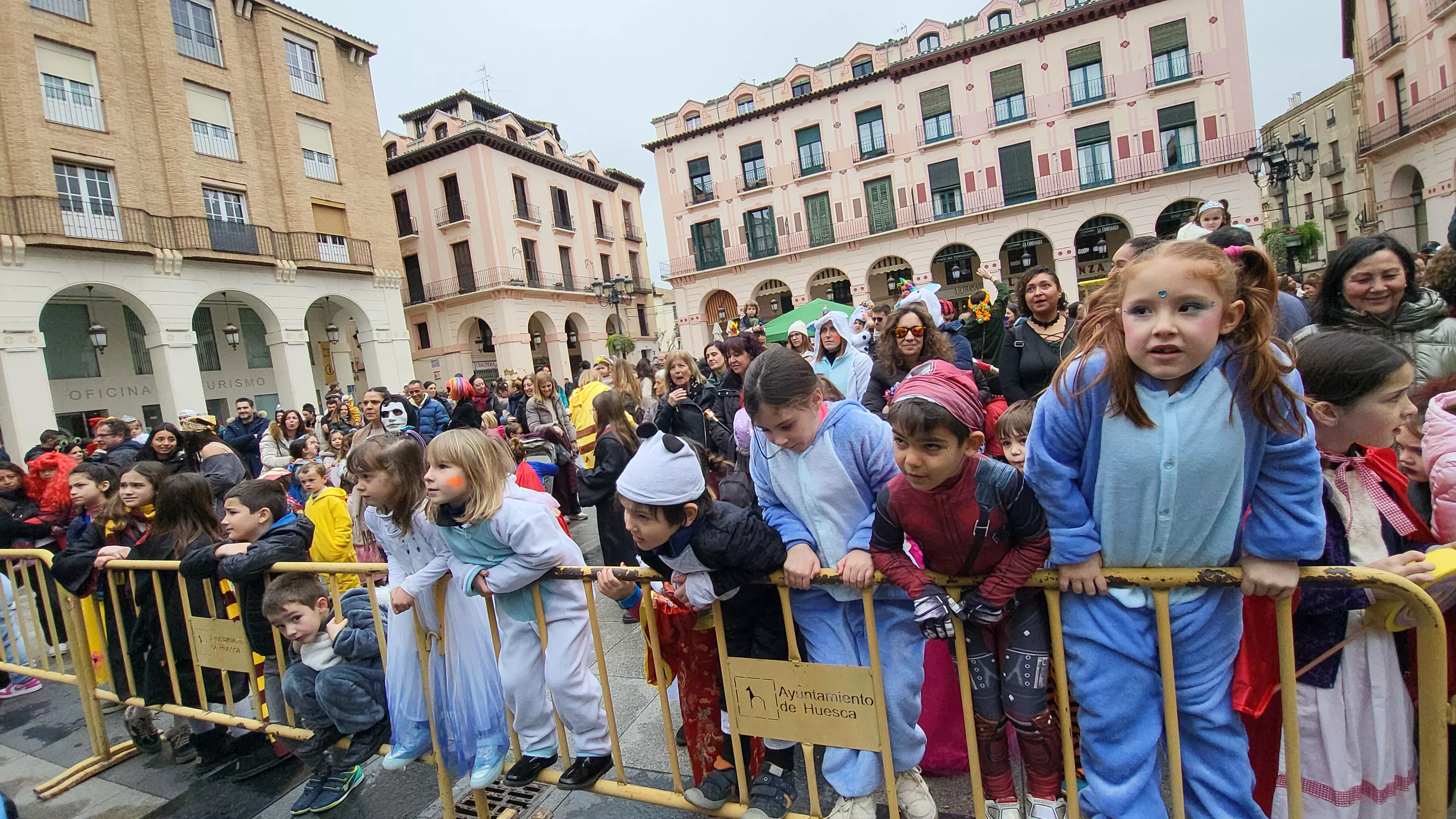 Carnaval infantil de Huesca con gran ambiente a ritmo de Marsound Band. Foto Mercedes Manterola