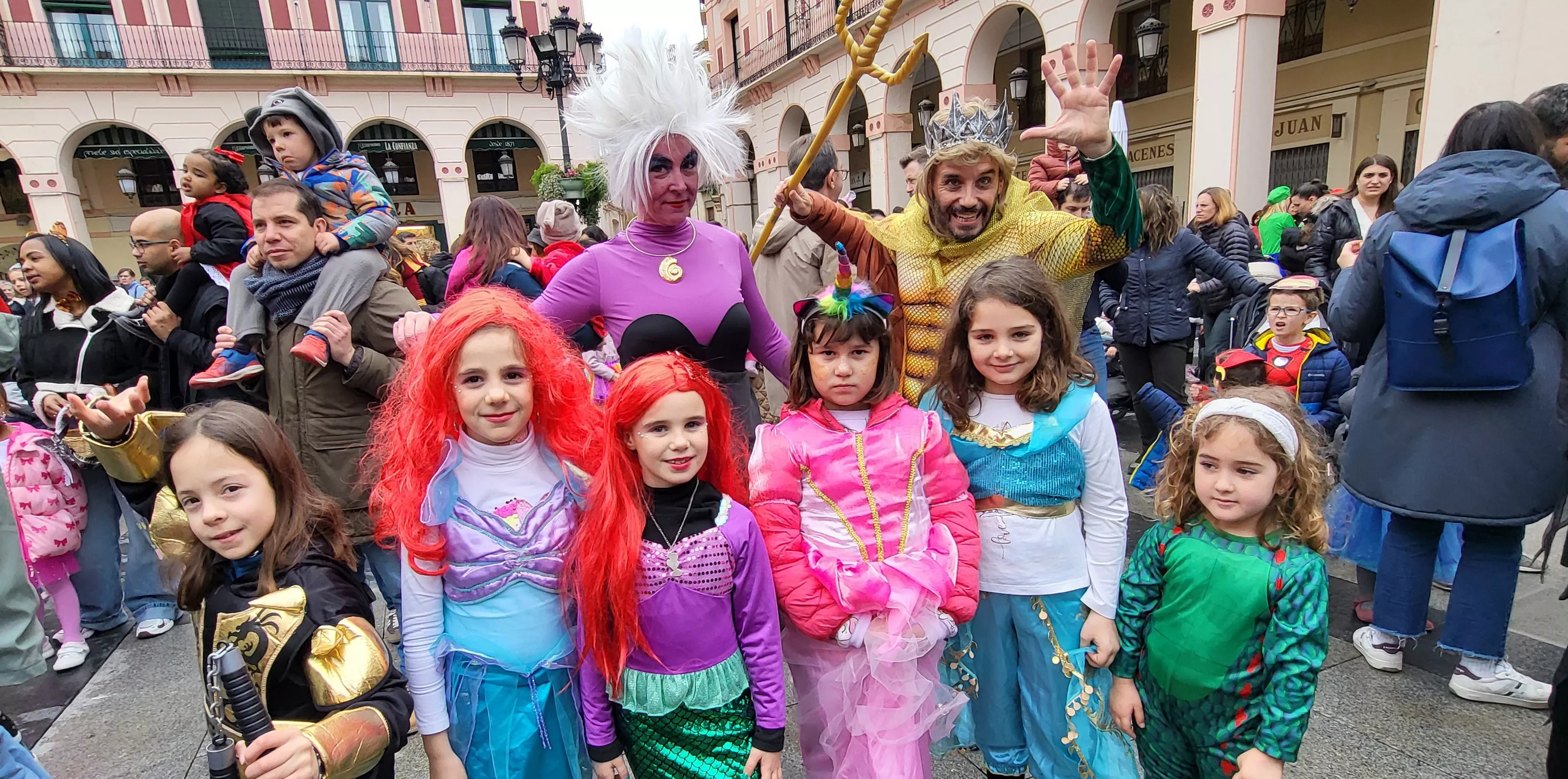 Carnaval infantil de Huesca con gran ambiente a ritmo de Marsound Band. Foto Mercedes Manterola