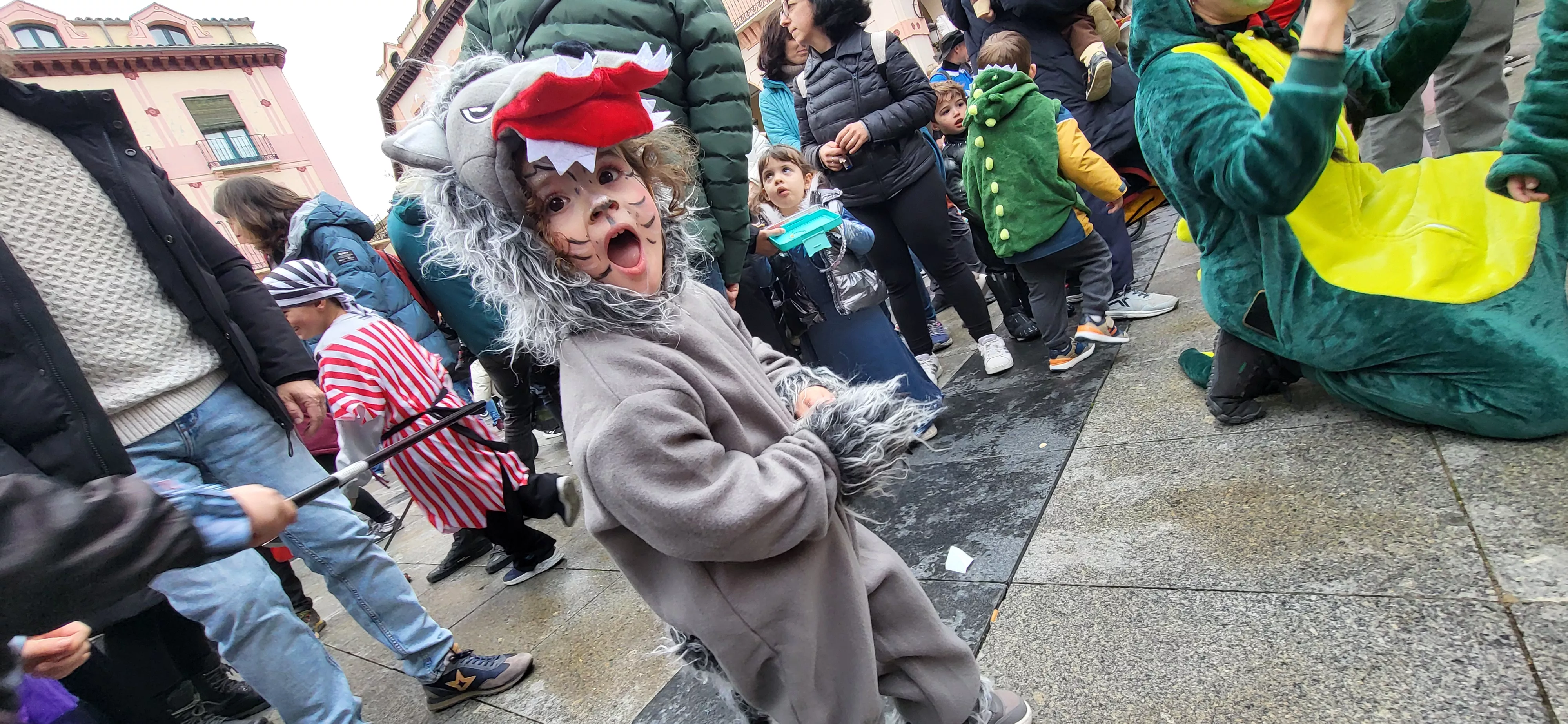 Carnaval infantil de Huesca con gran ambiente a ritmo de Marsound Band. Foto Mercedes Manterola
