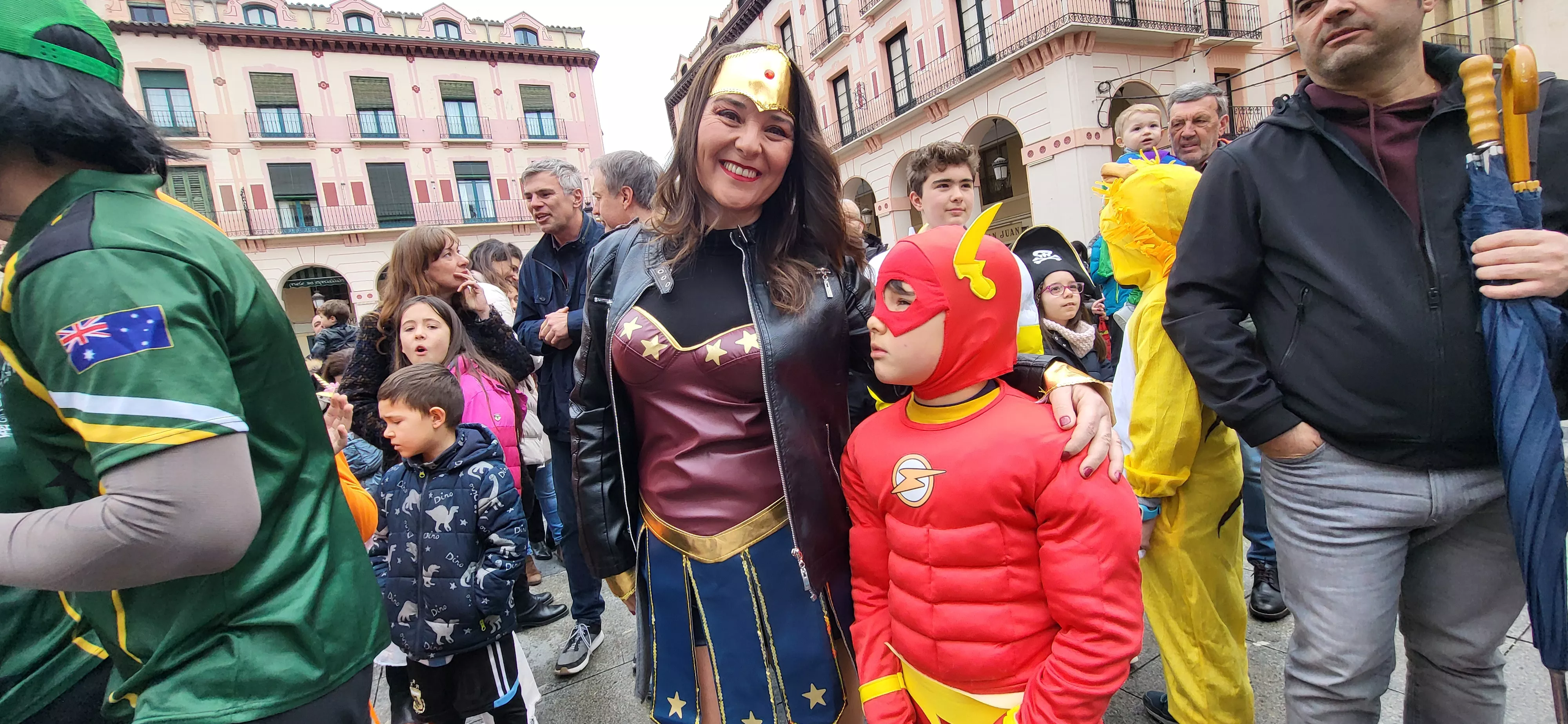 Carnaval infantil de Huesca con gran ambiente a ritmo de Marsound Band. Foto Mercedes Manterola
