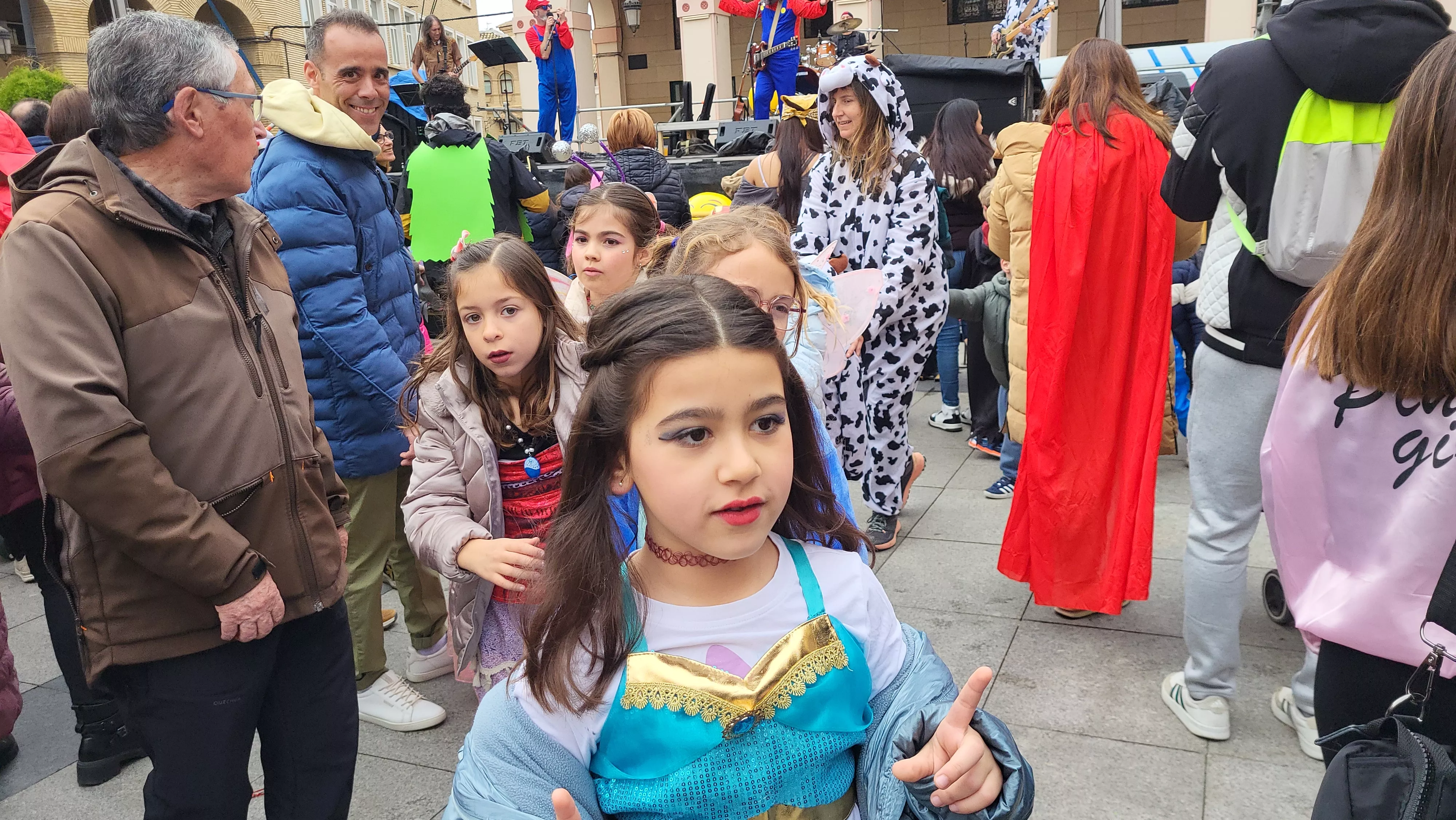 Carnaval infantil de Huesca con gran ambiente a ritmo de Marsound Band. Foto Mercedes Manterola