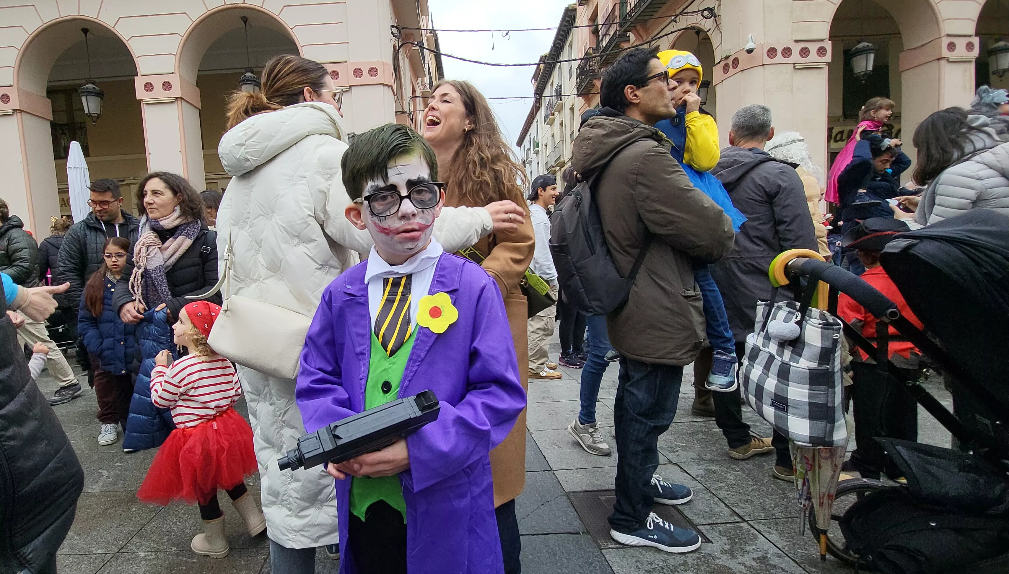 Carnaval infantil de Huesca con gran ambiente a ritmo de Marsound Band. Foto Mercedes Manterola