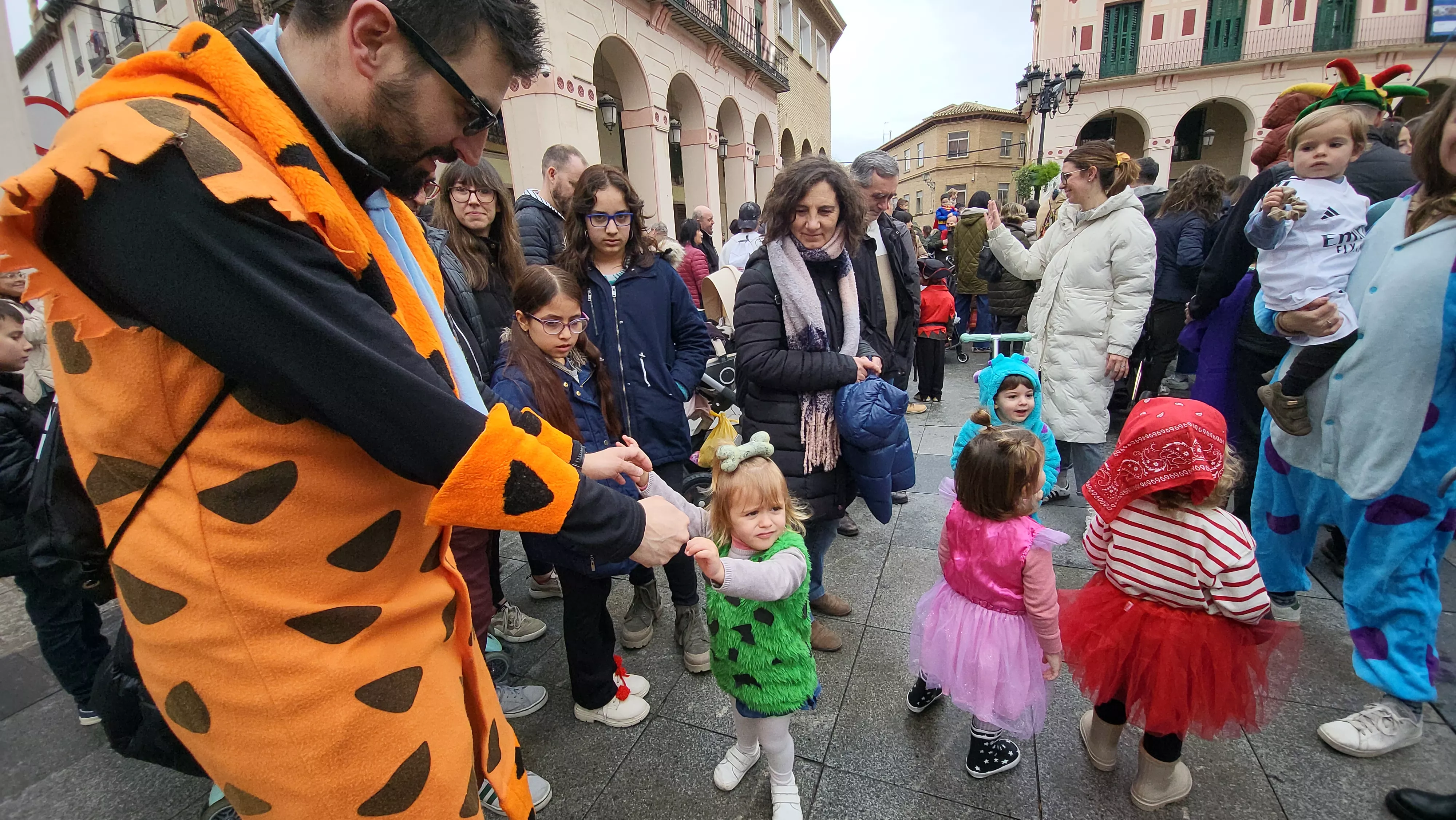 Carnaval infantil de Huesca con gran ambiente a ritmo de Marsound Band. Foto Mercedes Manterola