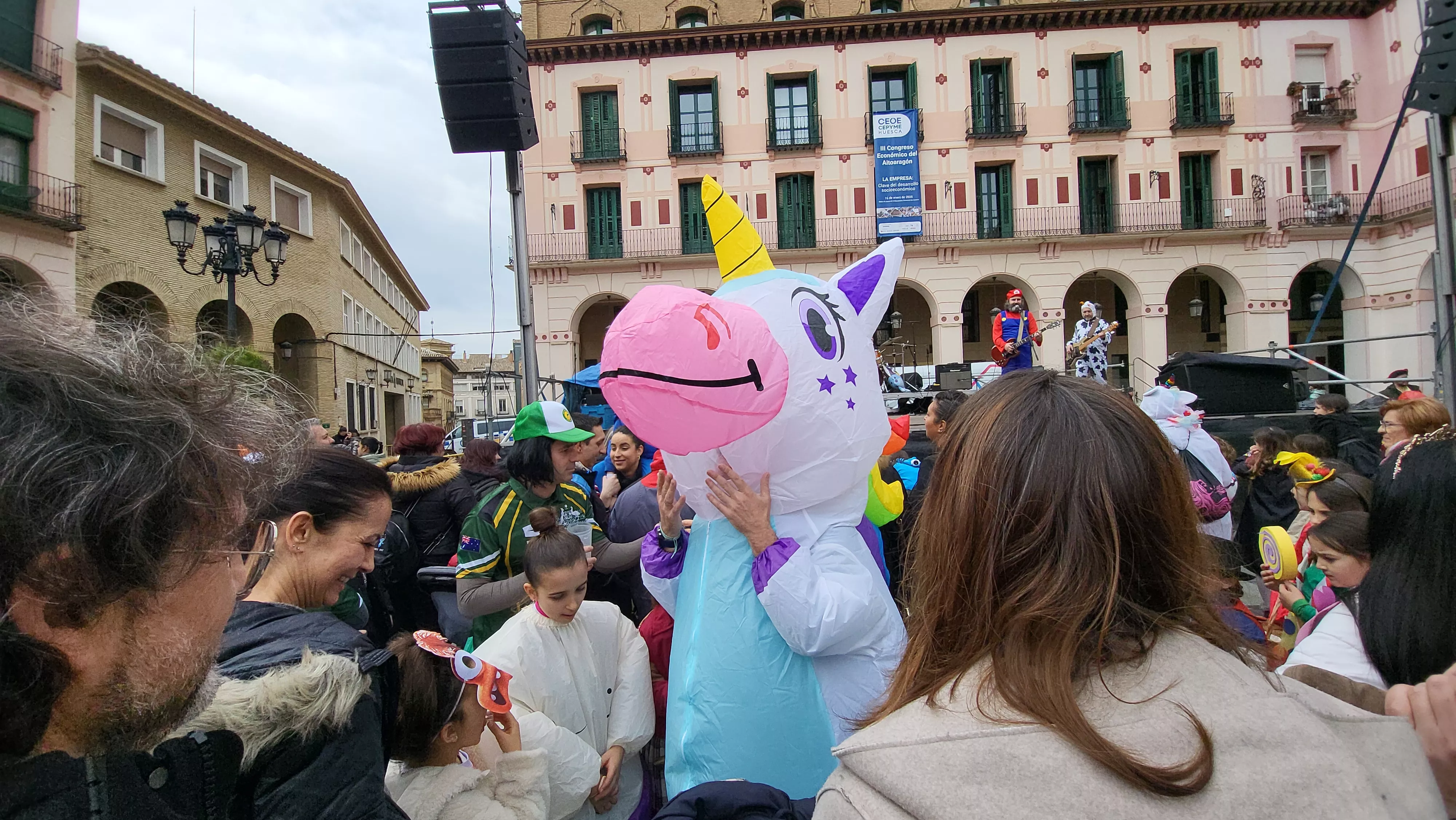 Carnaval infantil de Huesca con gran ambiente a ritmo de Marsound Band. Foto Mercedes Manterola