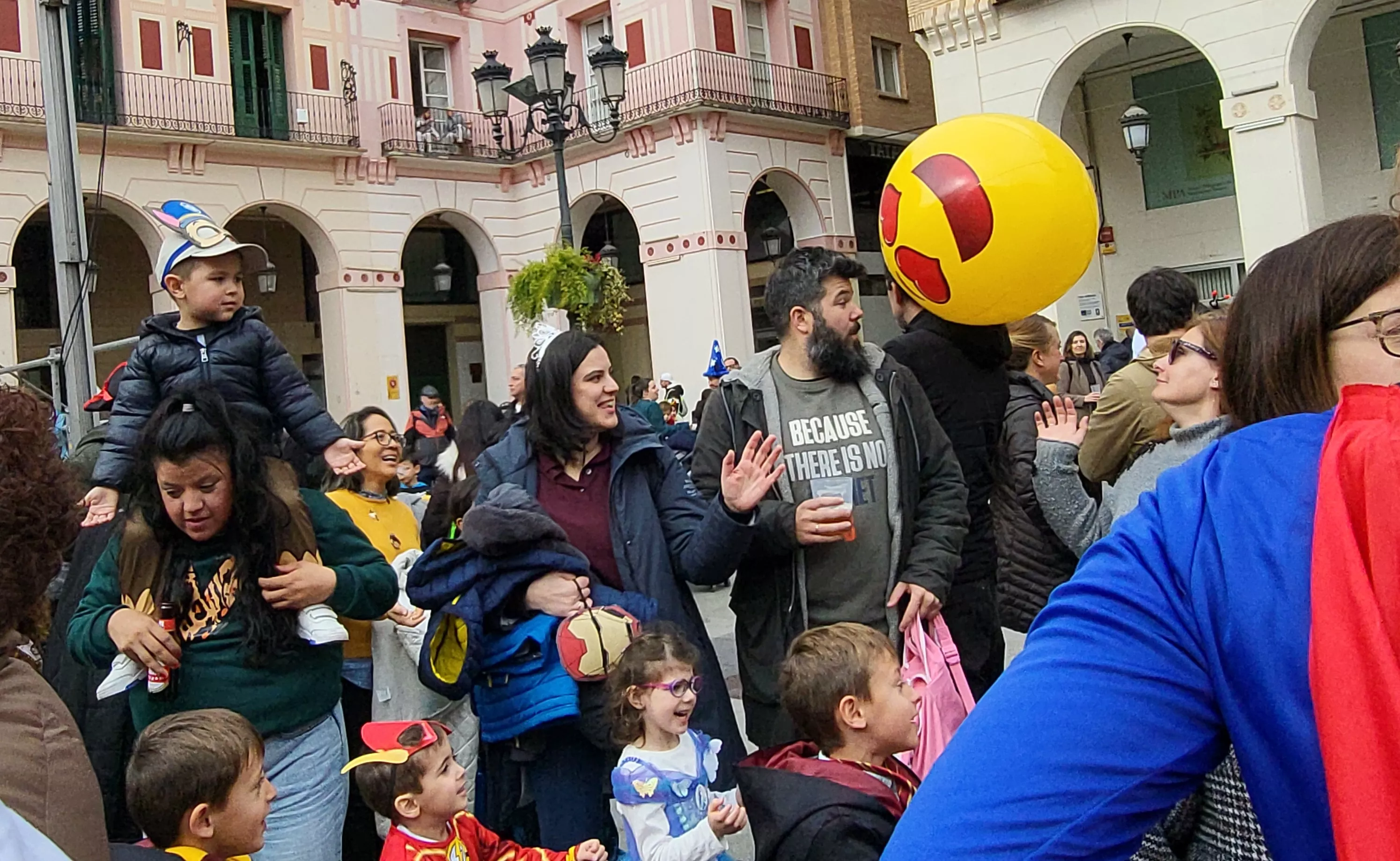 Carnaval infantil de Huesca con gran ambiente a ritmo de Marsound Band. Foto Mercedes Manterola