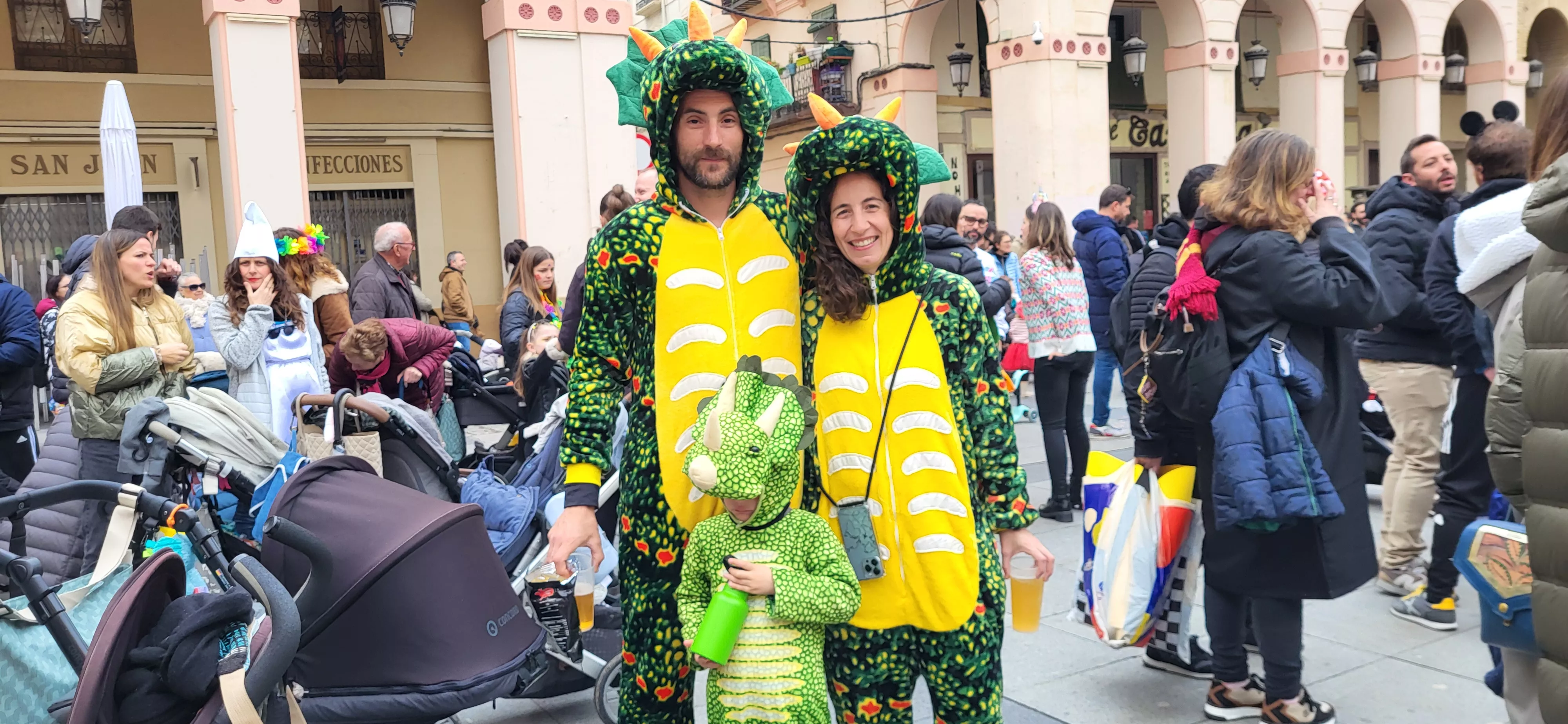 Carnaval infantil de Huesca con gran ambiente a ritmo de Marsound Band. Foto Mercedes Manterola