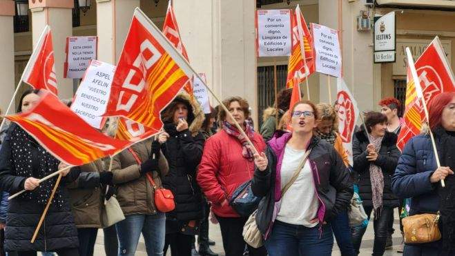 Concentración de trabajadoras del sector ante la sede de Ceos-Cepyme Concentración de trabajadoras del sector ante la sede de Ceos-Cepyme
