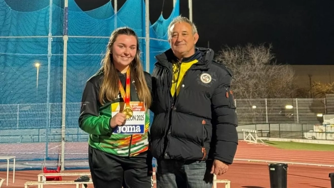 Noa López con su entrenador, Emiliano Díaz. Noa López con su entrenador, Emiliano Díaz.