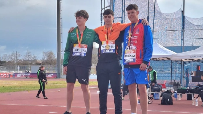 Rubén Cruz, de nuevo en lo más alto del podio. Rubén Cruz, de nuevo en lo más alto del podio.