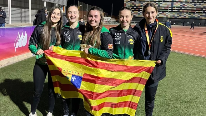 Quinteto femenino zoitista: de izquierda a derecha, María Laguarta, Aitana Escar, Noa López, Pilar Mallén y Belén Villarroya. Quinteto femenino zoitista: de izquierda a derecha, María Laguarta, Aitana Escar, Noa López, Pilar Mallén y Belén Villarroya.
