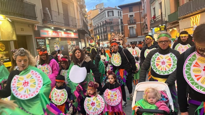 Uno de los grupos participantes en el desfile.
