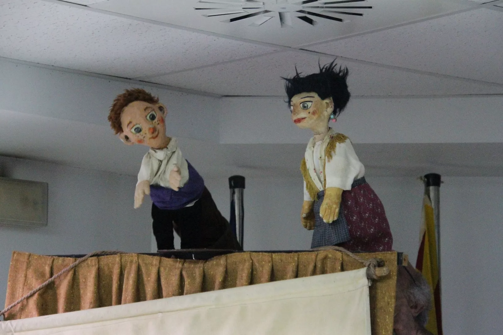 Debate sobre el Bandido Cucaracha en Lanaja. Foto Carlos Neofato