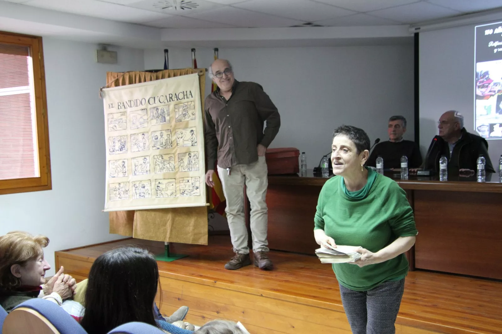Debate sobre el Bandido Cucaracha en Lanaja. Foto Carlos Neofato