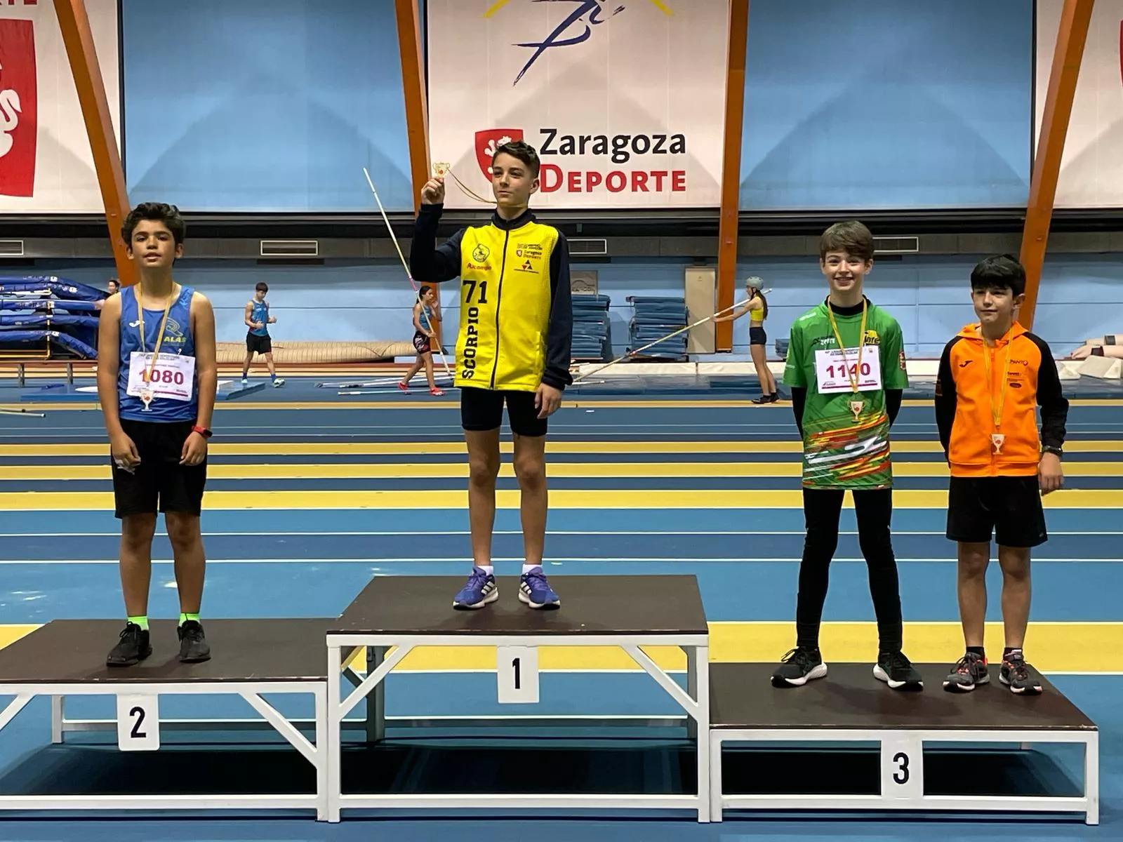 Eric Pueyo 3º pértiga con Marcos Bueso