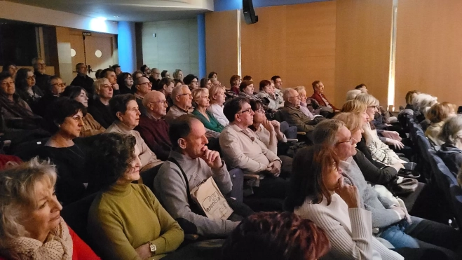 Público en el salón de actos de Fundación Ibercaja Huesca.