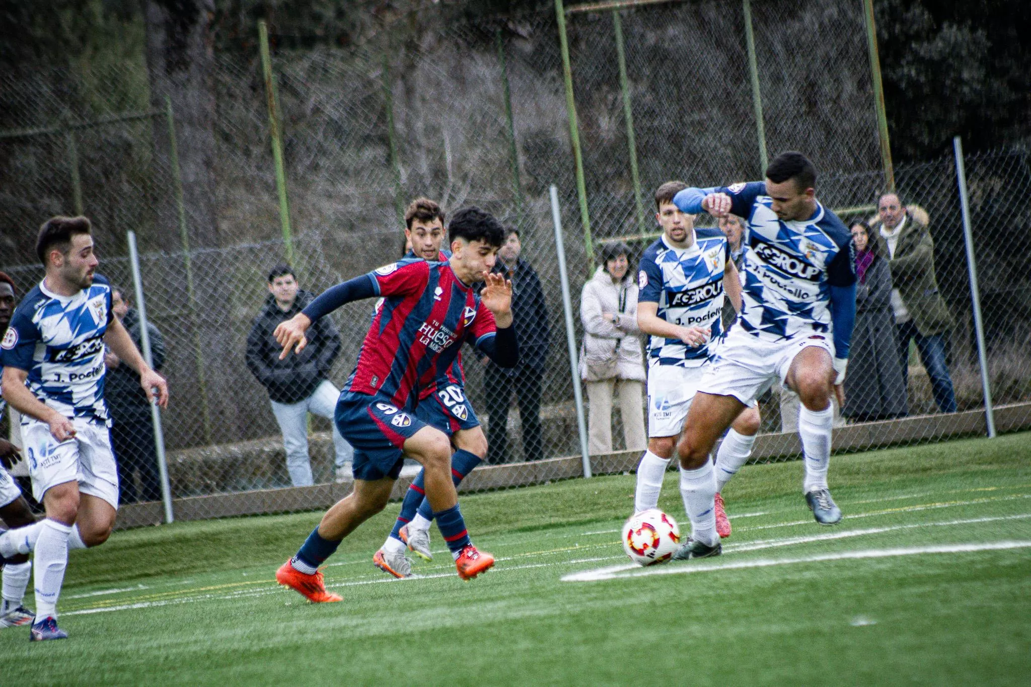 El Huesca B rasca un punto en el añadido en el derbi ante el Tamarite (2-2)