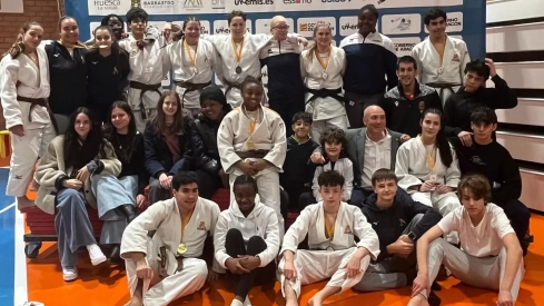 Cadetes del CJ Binéfar con sus medallas Cadetes del CJ Binéfar con sus medallas