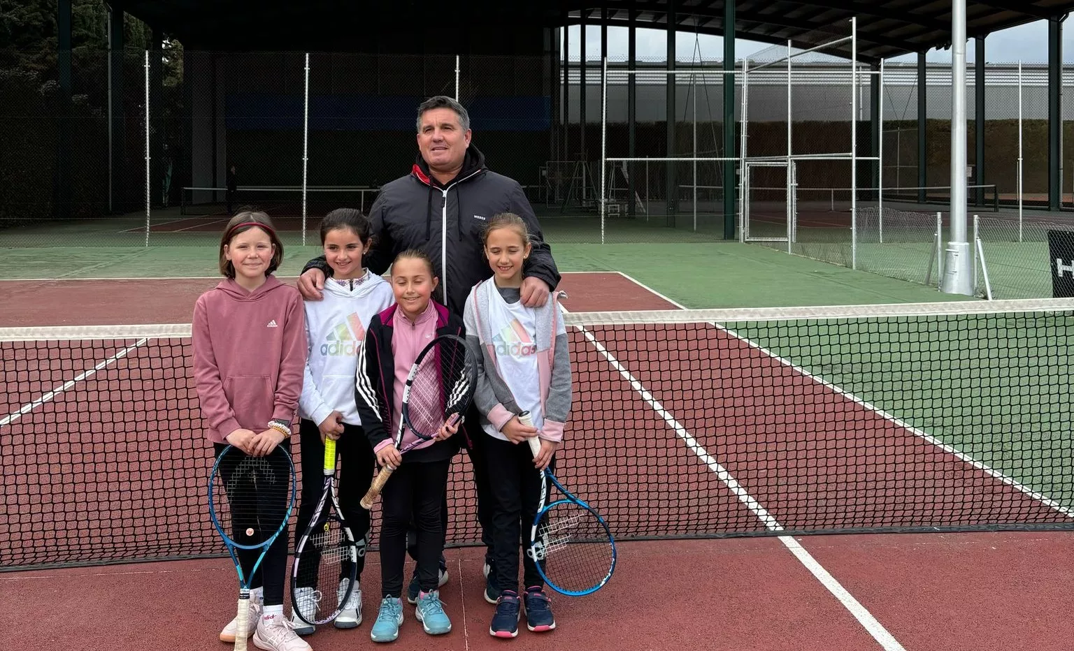 Equipo benjamín femenino del Tenis Osca.