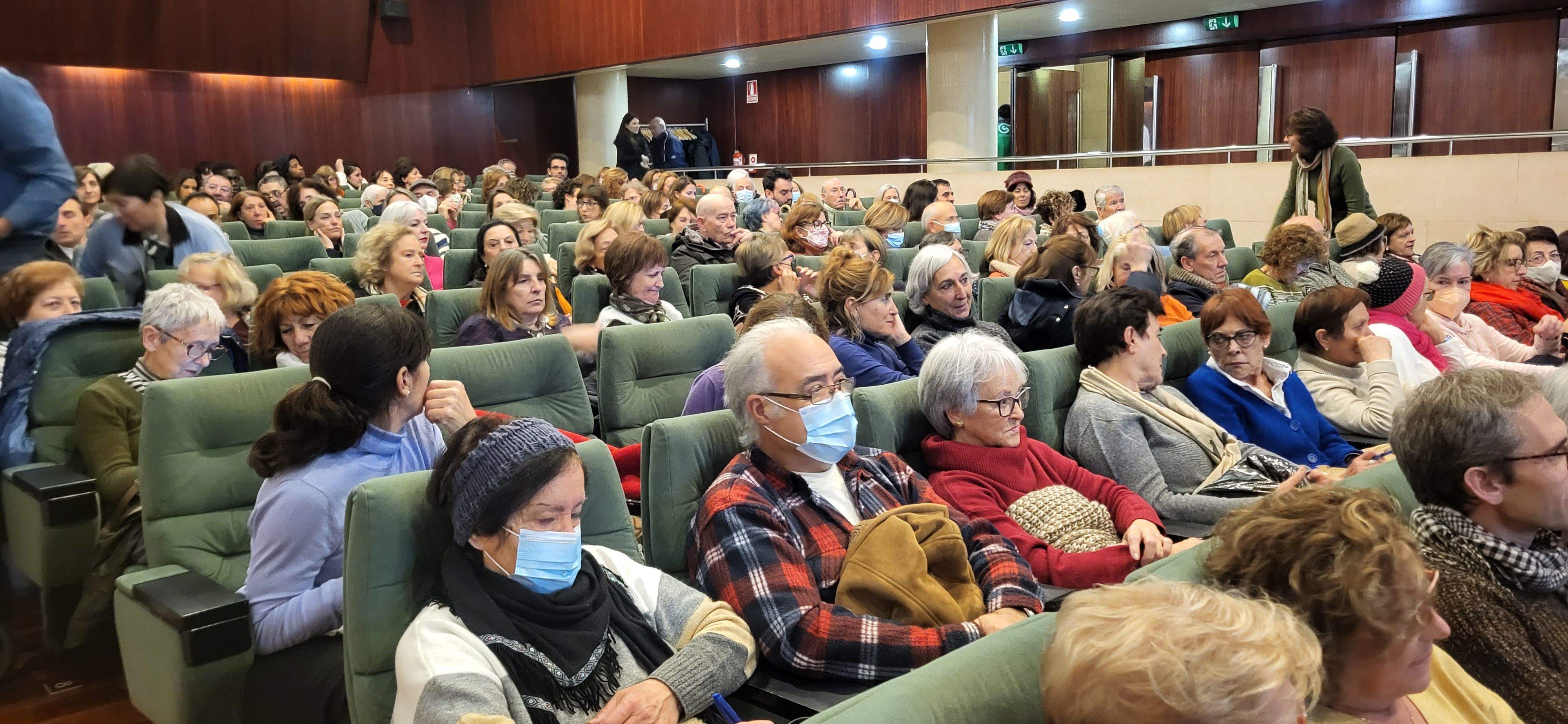 El público asistente llenó el salón de actos de la Diputación de Huesca. Foto Myriam Martínez