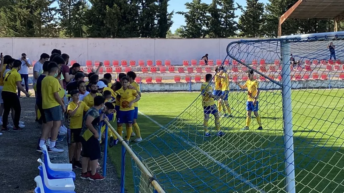 El Robres, a vueltas con un posible ascenso, siempre a costa del Ebro. Foto de archivo.
