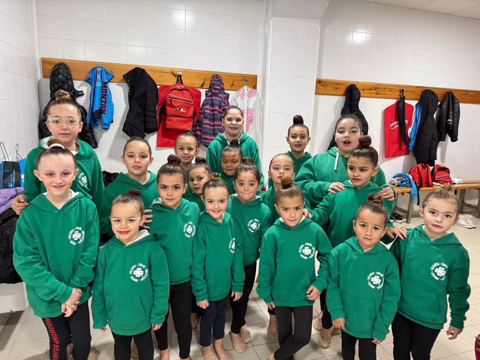 Exhibición gimnastas Binaced