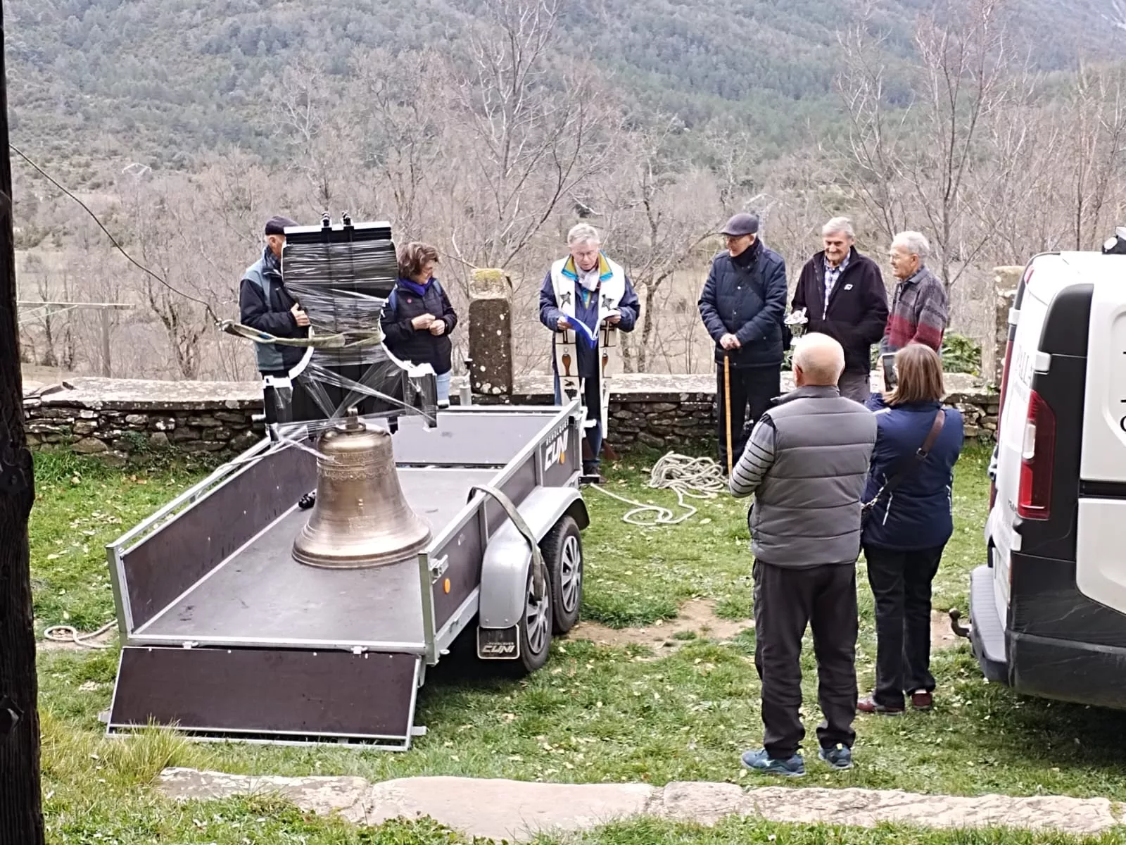 Colocación de la campana María de El Rosario en el Santuario de San Úrbez en Nocito